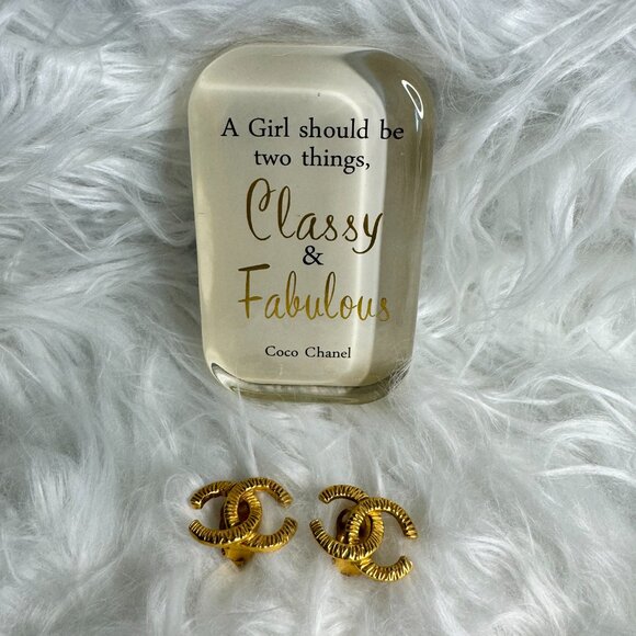 Chanel Vintage 24k Gold Plated Chanel CC Clip On Earrings with COA 3rd party - Picture 3 of 10
